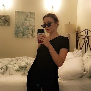 Tobi one sleeve back top size medium